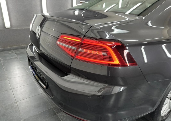 Volkswagen Passat cena 83500 przebieg: 126000, rok produkcji 2018 z Jasień małe 781